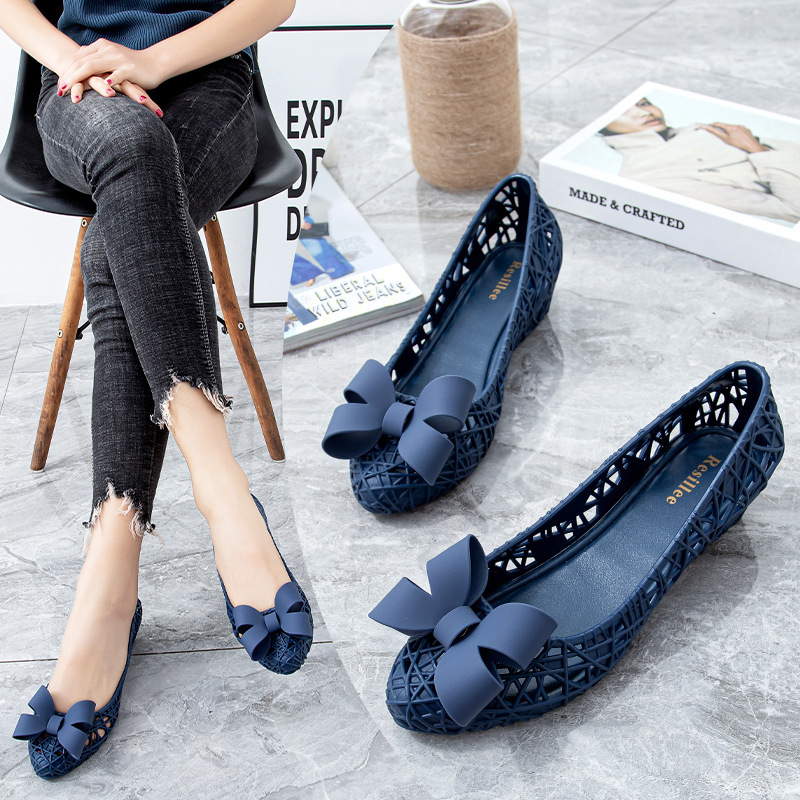 2025 New Summer Wedge Heel Baotou Clogs Jelly Cut Out Breathable Women's Sandals Bow Comfortable Beach Shoes