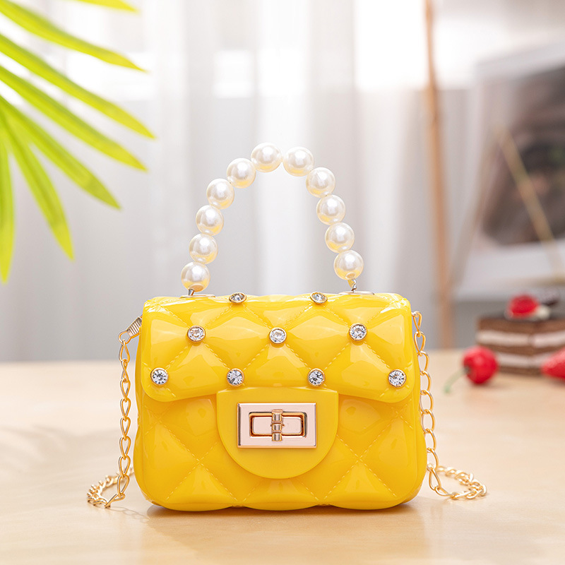 Bolsas de mujer al por mayor 2023 bolsas de diamante mini jelly bolsas de perlas bolsas de lápiz labial portátiles bolsas de hombro para mujeres bolsas de mochila para mujeres.