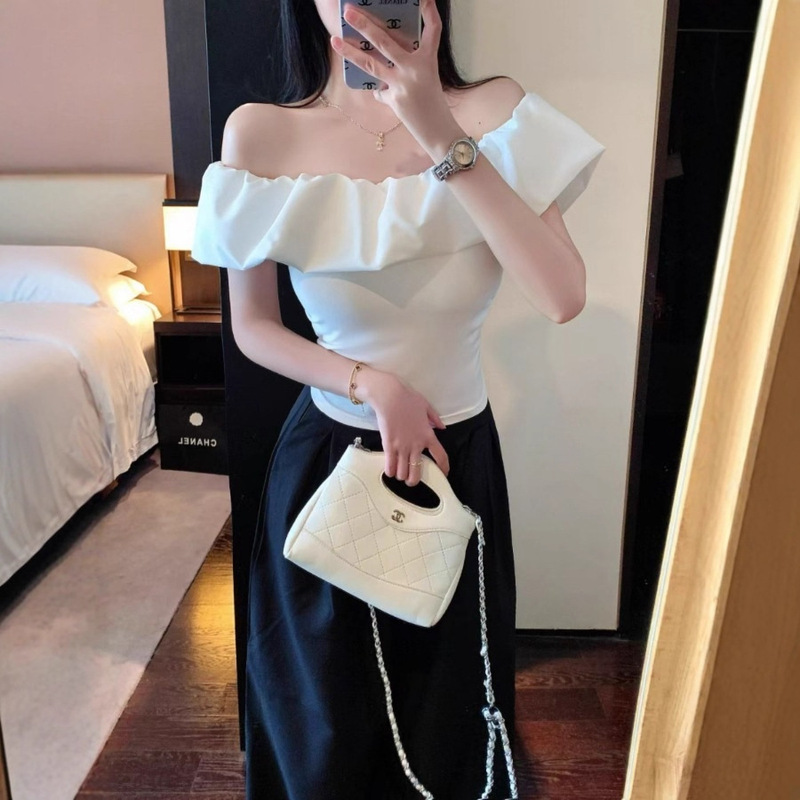 Super Nice One-Shoulder Slim-Fitting Shirt Top for Women in Autum, High-End, Unique and Beautiful Off-Shoulder Short-Sleeved French Shirt