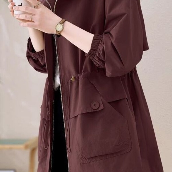 Slimming, waist-cinching trench coat, fashionable and casual, hooded, mid-length, new style for 2026, loose fit, suitable for spring and autumn, khaki color Slimming, waist-cinching trench coat, fashionable and casual, hooded, mid-length, new style for 2026, loose fit, suitable for spring and autumn, khaki color