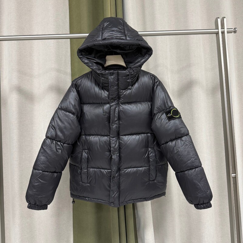 STO*E style hooded cross-quilted short drop-shoulder puffer jacket with classic embroidered compass, windproof functional casual coat STO*E style hooded cross-quilted short drop-shoulder puffer jacket with classic embroidered compass, windproof functional casual coat