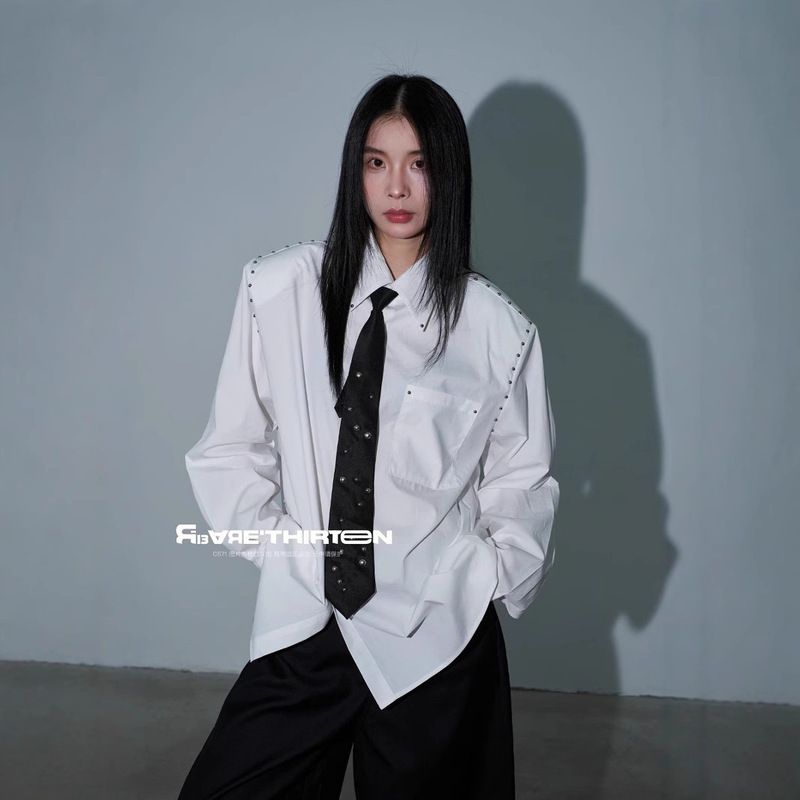 R13 Niche Design Rivet Shoulder Pad Silhouette Black and White Pure Color Buttoned Shirt Versatile Long-Sleeved Same Style for Men and Women R13 Niche Design Rivet Shoulder Pad Silhouette Black and White Pure Color Buttoned Shirt Versatile Long-Sleeved Same Style for Men and Women
