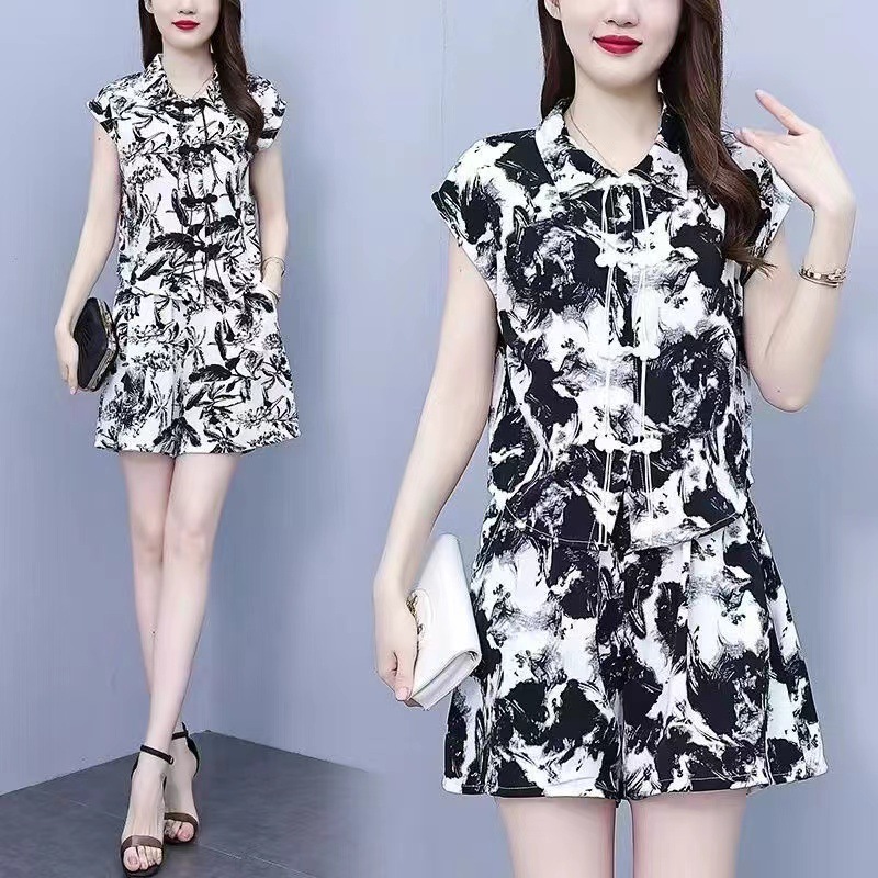 New women’s casual and fashionable ice silk shorts set, including a summer cheongsam top and shorts – a complete summer outfit
