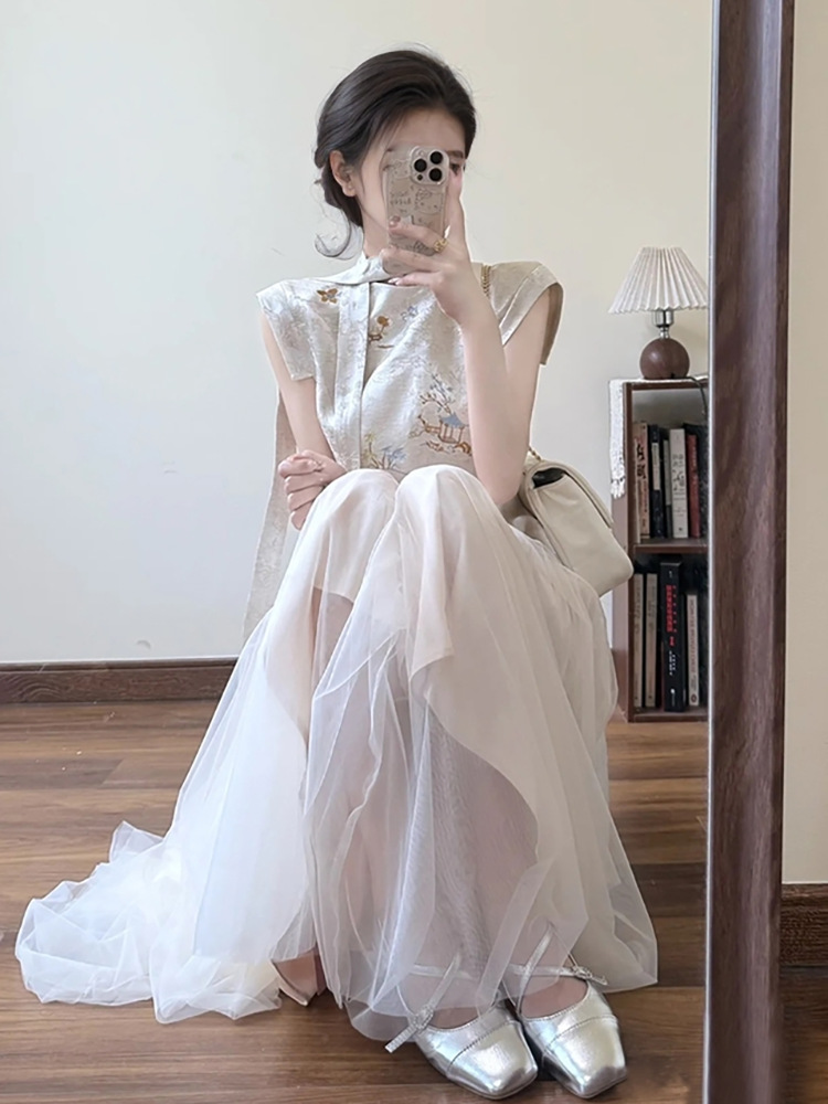 Bộ áo và váy phồng thêu sang trọng phong cách Trung Quốc mới, eo cao, tôn dáng — Áo, Váy nửa