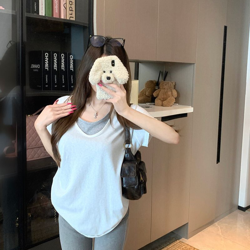 Commuter Casual Style Loose Short-Sleeve T-Shirt for Women, Faux Two-Piece Color-Block V-Neck Top, Summer Regular Shoulder Gray Half-Sleeve T-Shirt