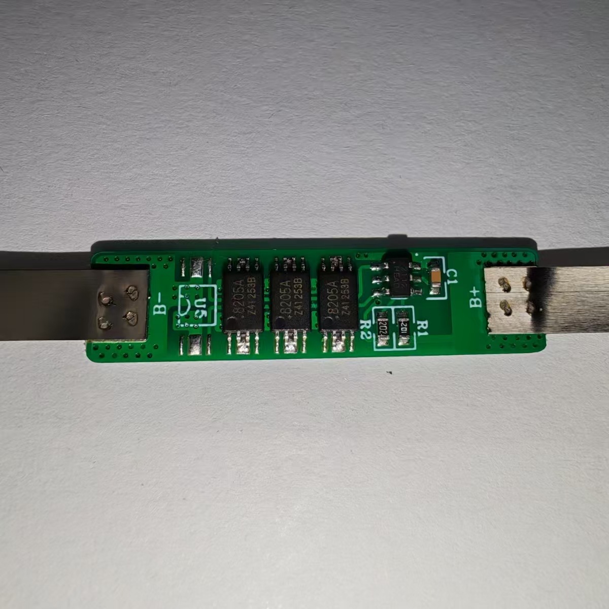 厂家直销32650磷酸铁锂电池保护板3.2V过放过充电流4.5A电池配件