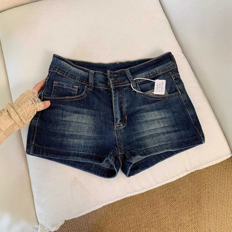 Plus-size women's denim shorts 2026 summer new style for plus-size women, slimming A-line, hip-hugging, slim-fit, stretchy straight hot pants
