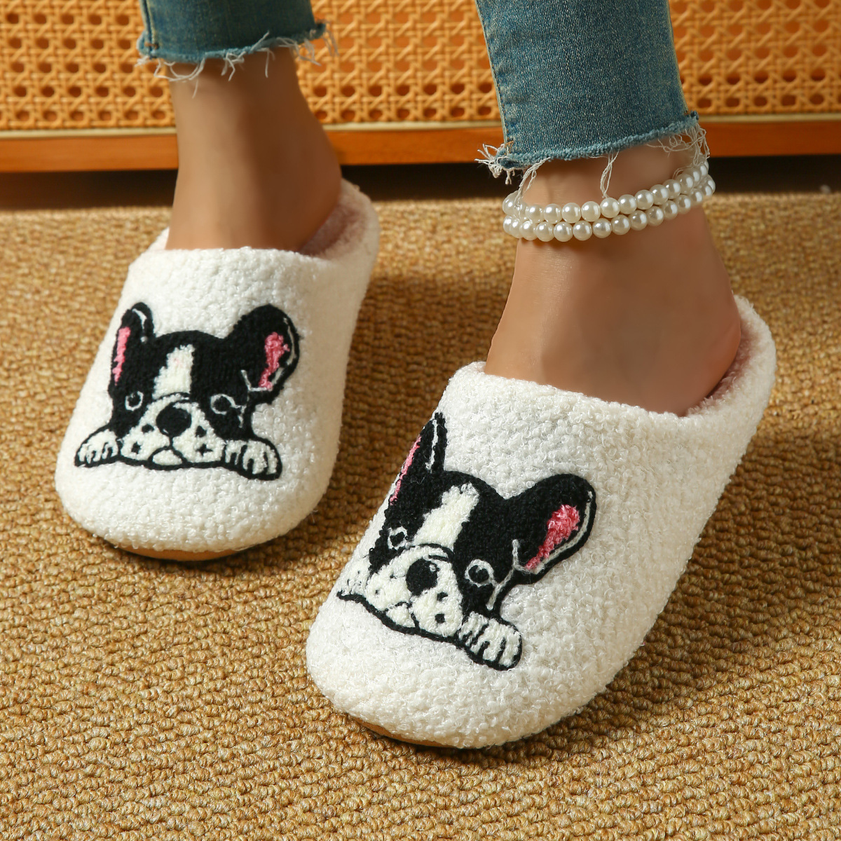 Zapatillas de algodón domésticas interiores de dibujos animados engrosados en otoño y invierno calentamiento casero casero zapatos de algodón de lana mujer