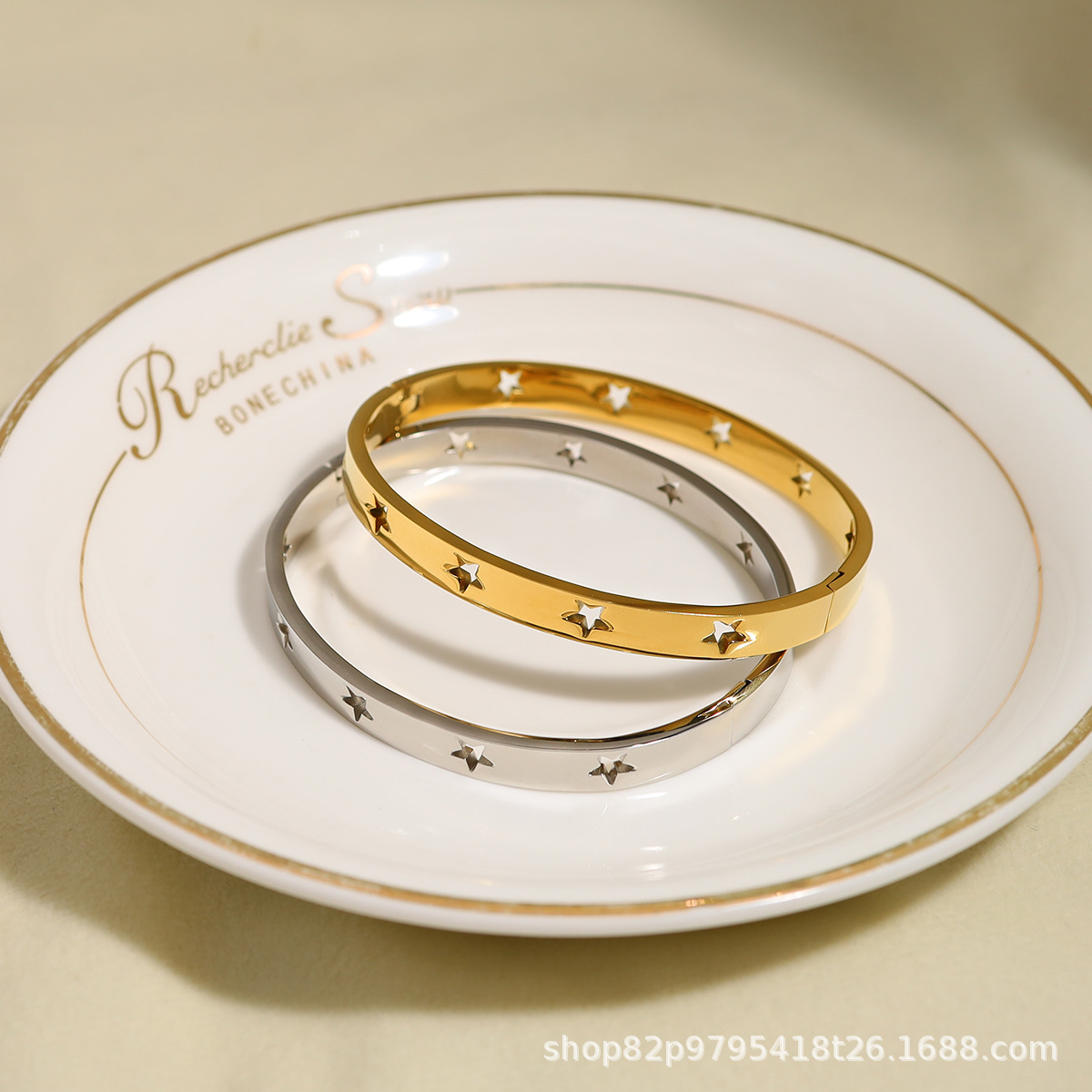 Venta caliente transfronteriza francesa de acero inoxidable hueco estrella de cinco puntas hebilla pulsera pulsera de joyería pulida a mano al por mayor 18K