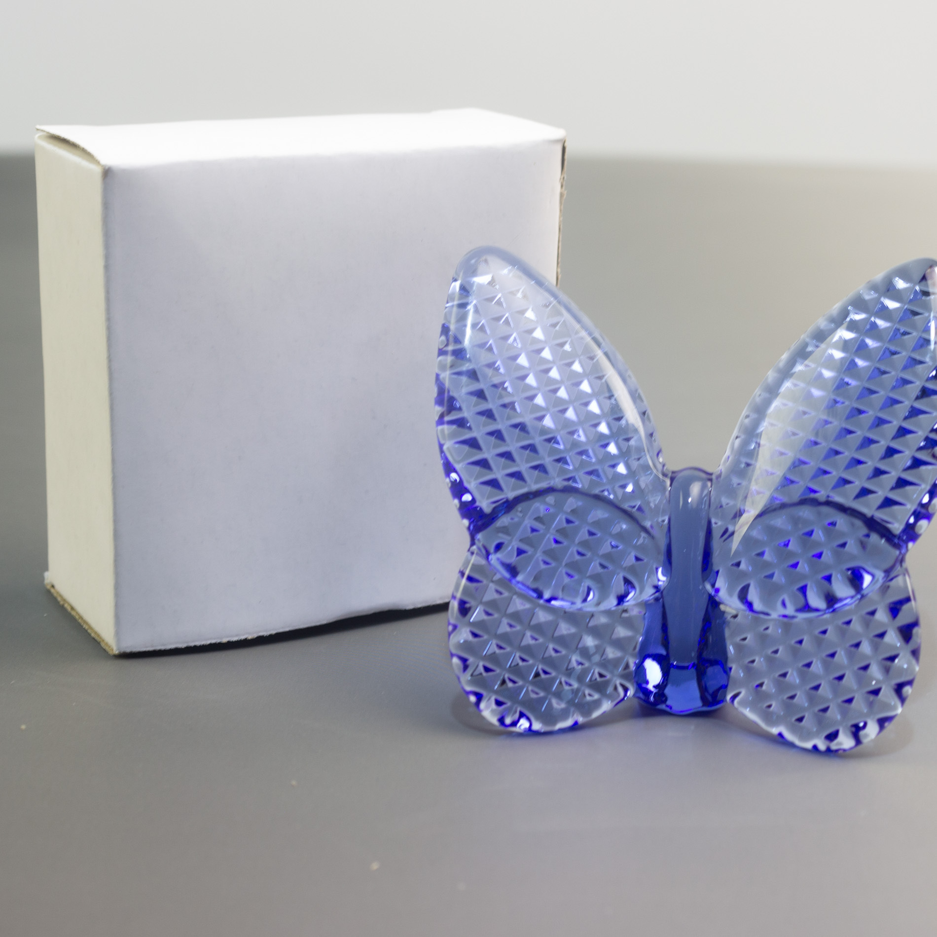 다이아몬드 얼굴의 푸른 나비