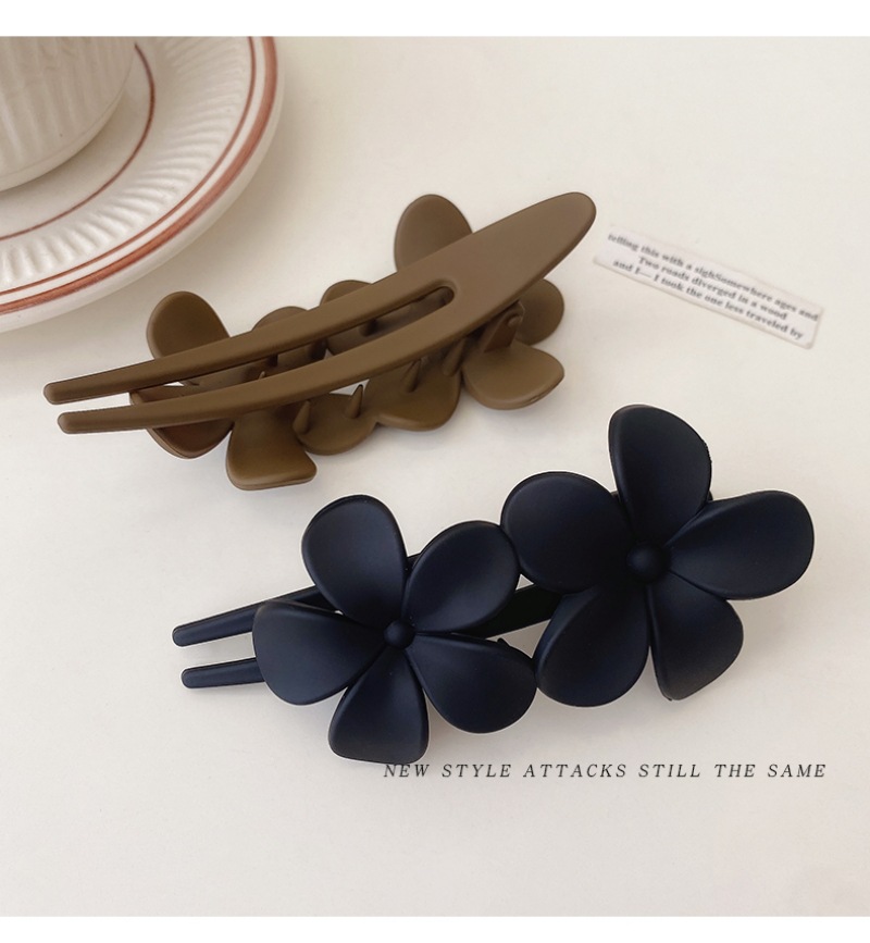 Simple Style Solid Color Flower Plastic Hair Clip display picture 6