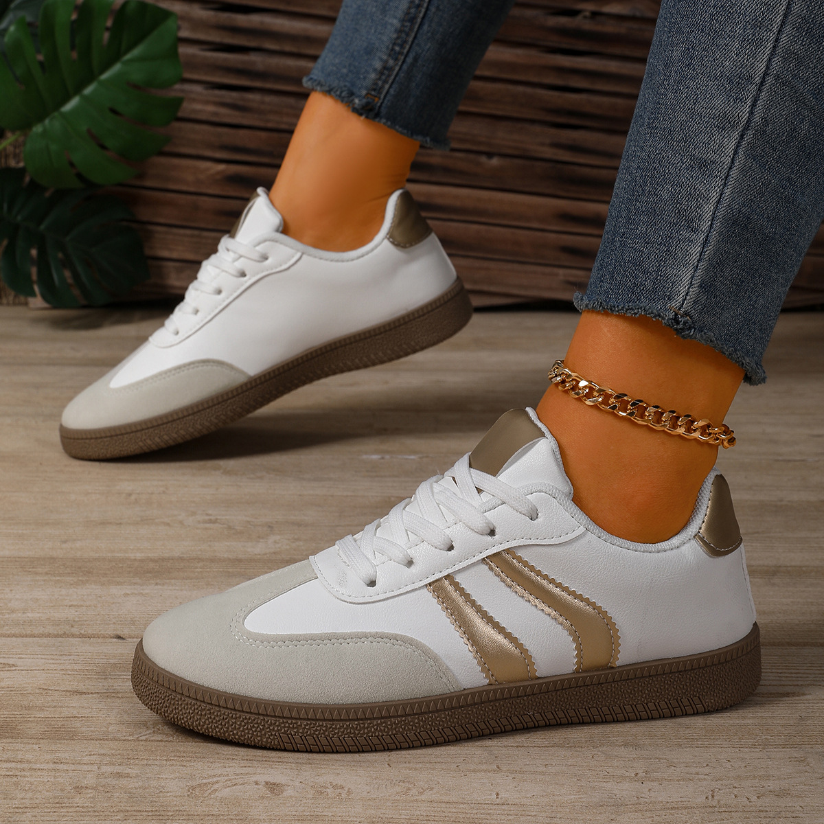 Zapatos de entrenamiento de base plana para mujeres 2025, primavera y otoño, zapatos de skate de comercio exterior de tamaño grande, zapatos casuales de moda, zapatos blancos para mujeres