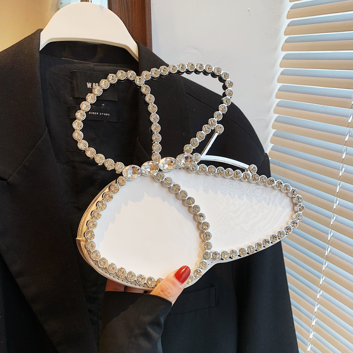 Banquete de mariposa brillante para mujer, nueva colección de verano 2024, tachonado de diamantes de agua, fiesta de alta sociedad, de mano_voghion.com