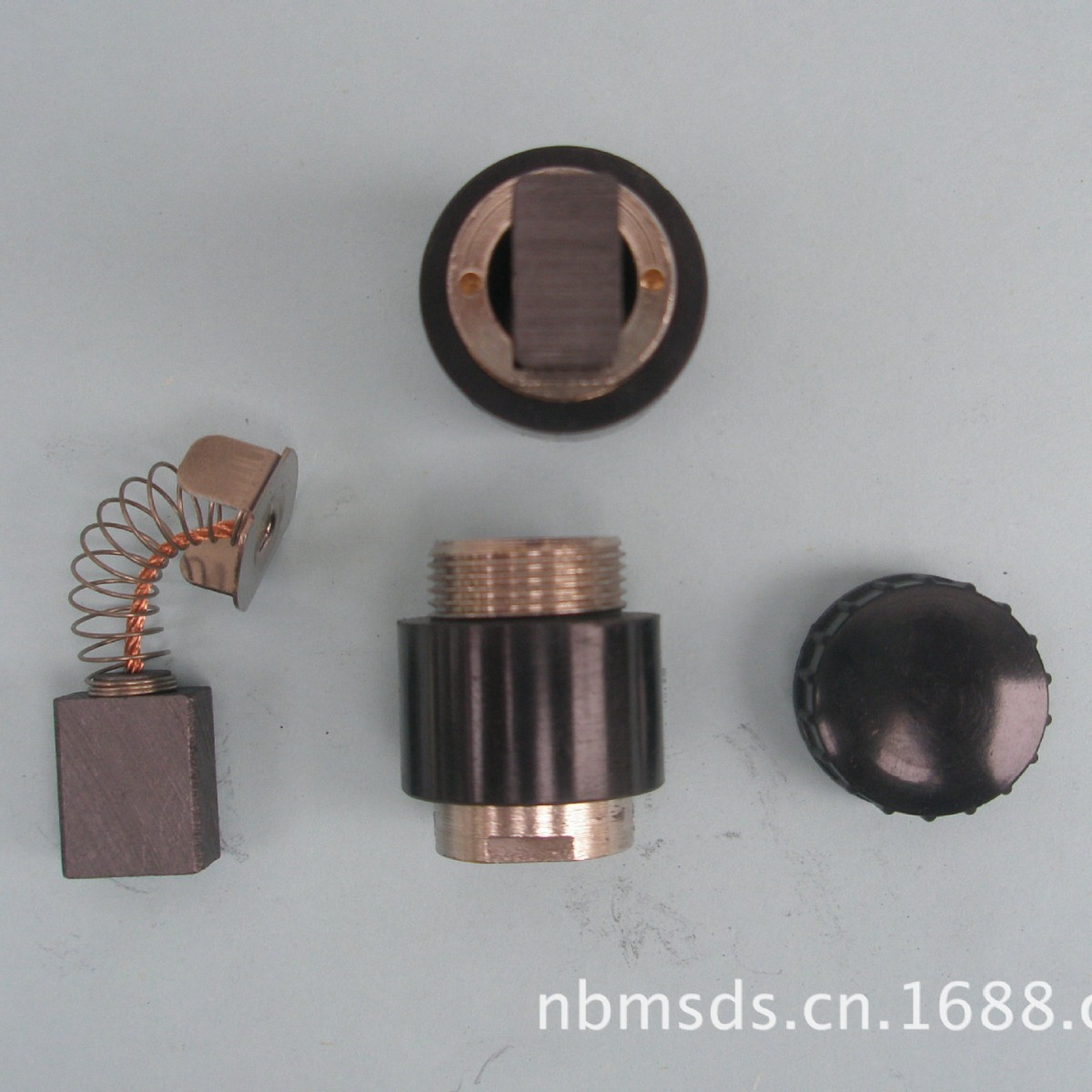 供应碳精,刷盒，价廉物美工业碳刷碳刷架通用耐用石墨耐磨耐用