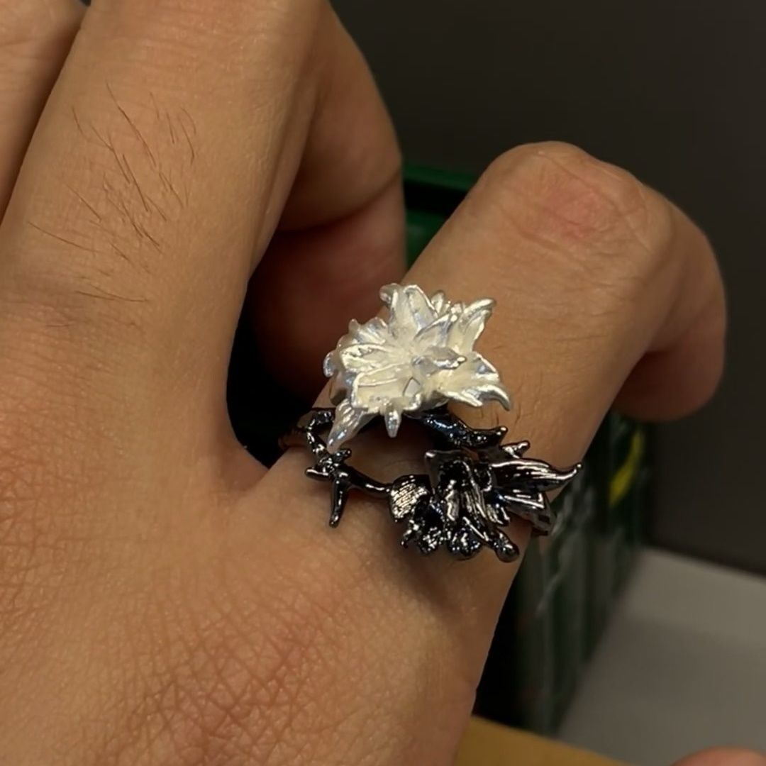 新款黑白双相情感障碍戒指女气质高颜值百搭双生花戒不掉色戒指女