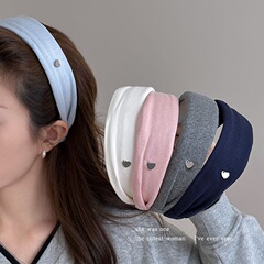 宽边百搭外出爱心银标发箍女2025新款宽边压发头箍高级感头饰发卡