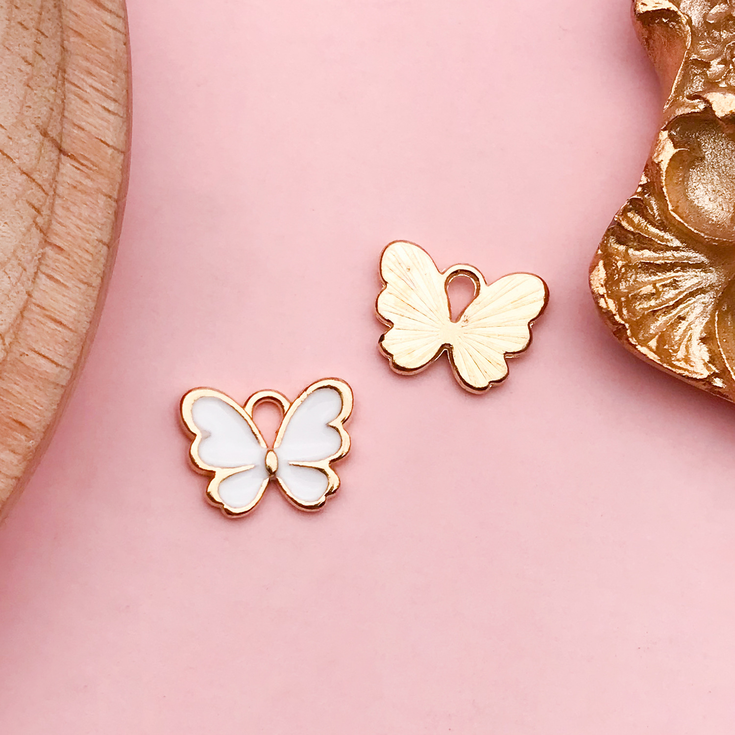 11862-白色滴油锌合金蝴蝶13x10.5-0.6g