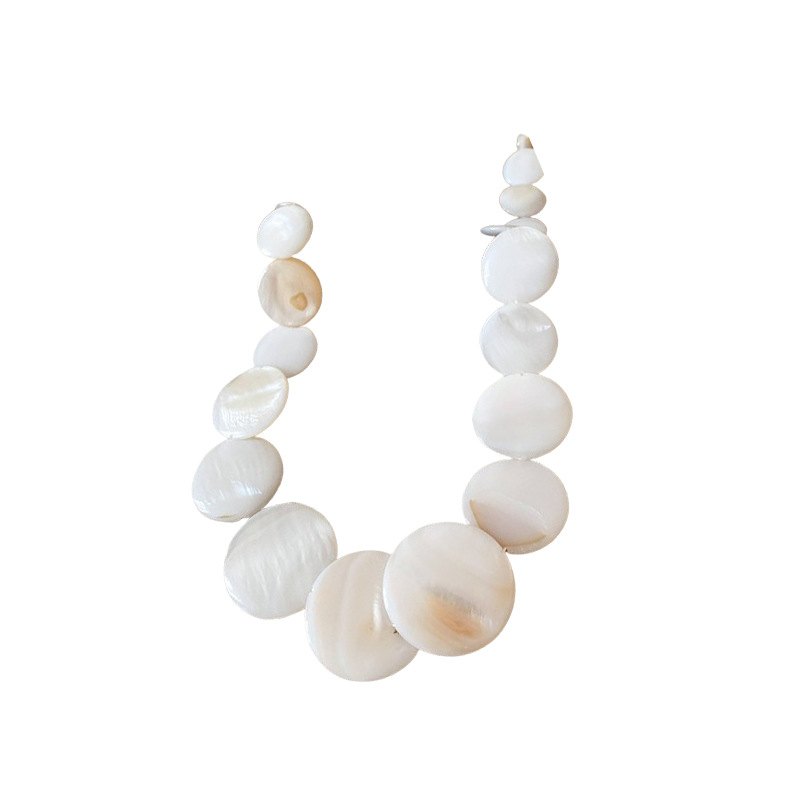 Collar de concha de alta gama para mujer de verano, estilo de vacaciones, cadena de clavícula simple y de moda, joyería de todo fósforo de nicho literario al por mayor