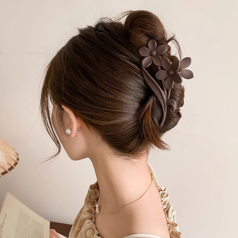 ミルクコーヒー色の大きなサメのヘアピン、フェミニンでシンプルなヘアピン、後頭部のヘアアクセサリー、ファッション卸売|undefined