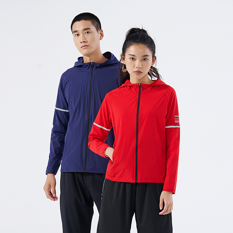 Cazadora de deportes al aire libre pájaro hombres y mujeres corriendo protector solar transpirable ultrafino simple ropa de piel de secado rápido en stock al por mayor