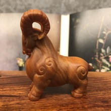 陈化崖柏木雕山羊摆件实木雕刻唐羊金钱羊把玩件高油透光香味持久