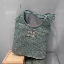 �W�tͬ��25������Ʒ�r�аٴ�ë�����e�����͆μ�Ҹ�°���Ů