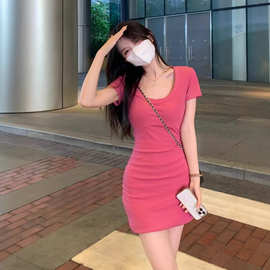 粉色u领短袖t恤连衣裙女夏季小个子修身性感辣妹包臀裙子纯欲短裙