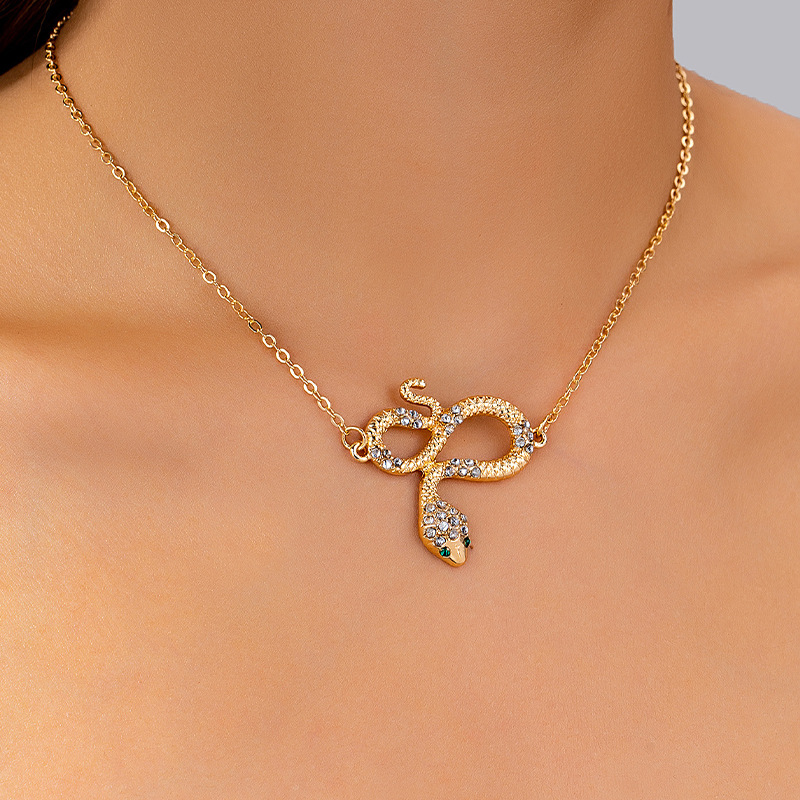 Joyas de moda europeas y americanas, collares de serpiente transfronterizos, simplicidad y versatilidad, cadena de clavícula para mujeres.