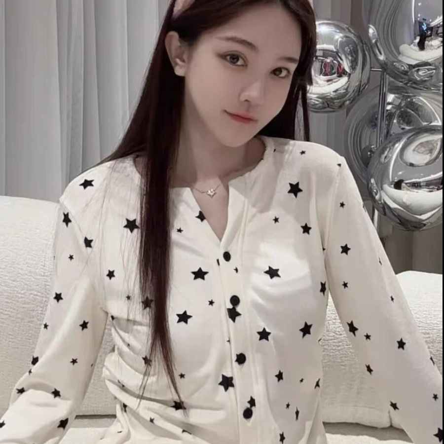 Pijamas de invierno al por mayor transfronterizos de terciopelo mujeres en vivo explosión estrella impresa cardigan lindos mangas largas ropa cálida de terciopelo para el hogar
