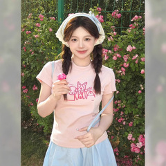 アメリカの肩の半袖のtシャツの女性の2025夏の新型のデザイン感の小さい大衆の修身はやせているギャルの修身の上着を現します。