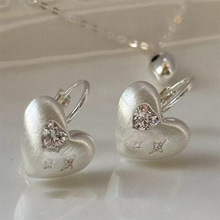 ���girl�yɫâ���ʯ���z���Ķ��۶��h�����䵭�L���s���|���Ů