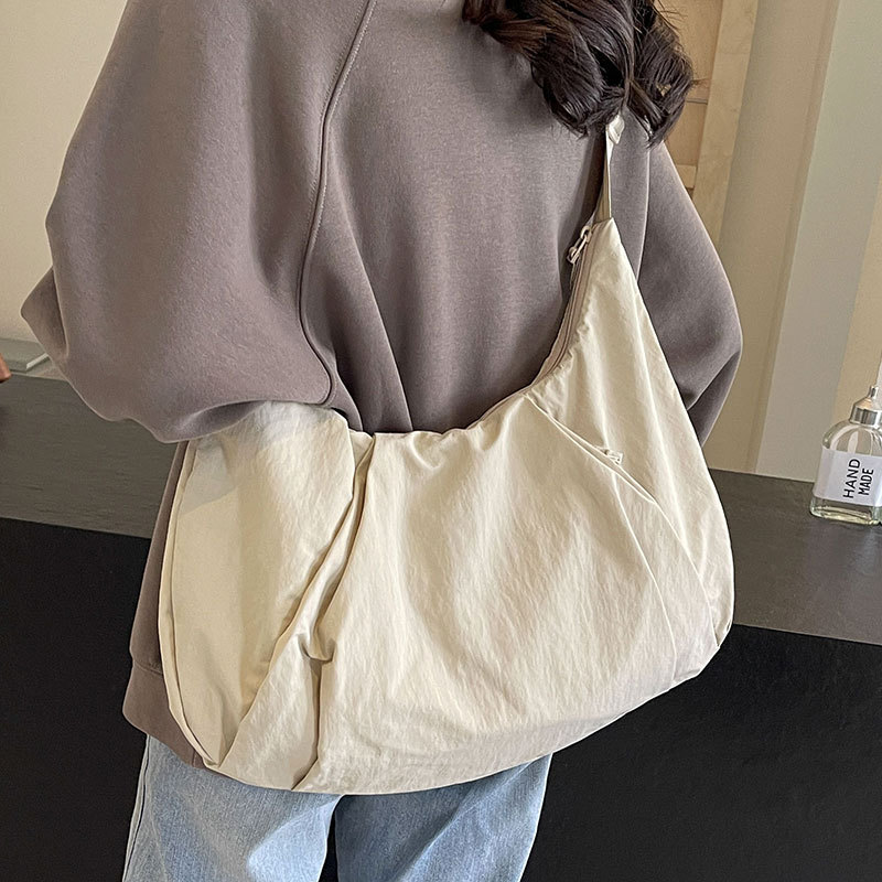 Japanese Style Pleated Large Capacity Solid Color Crossbody Bag For Women, Commuter Nylon Dumpling Bag, Casual Shoulder Bag For Students - Thumbnail 3