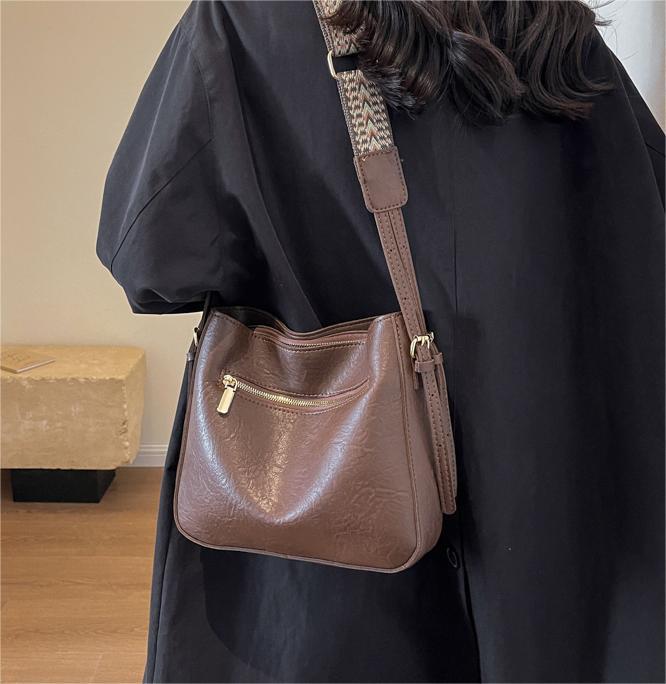 Bolsa de moda de alta calidad para mujeres 2023 nuevo invierno retro versátil cubo bolsa estilo coreano nicho bolso de hombro