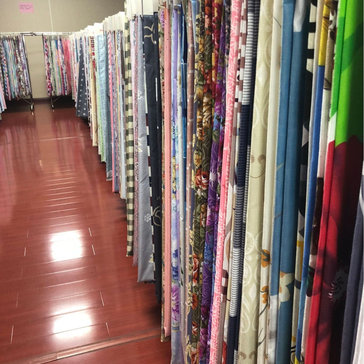 全涤纶印花磨毛布料厂桃皮绒印花四件套床品家纺面料报价