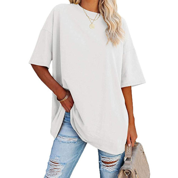 T-shirt with a round collar