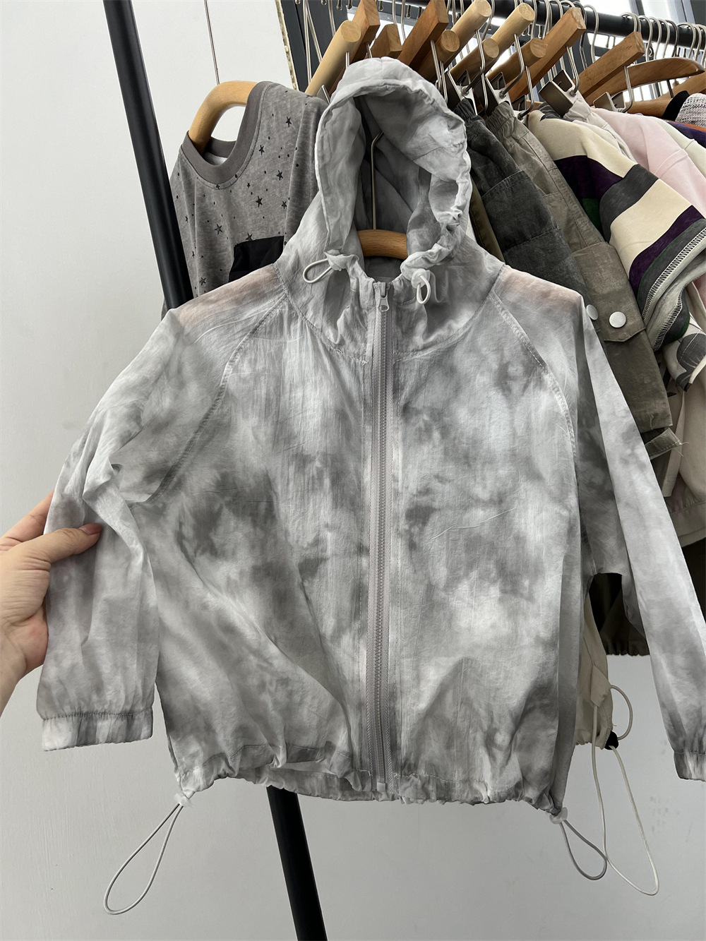 Summer new boys' and girls' lightweight tie dye hooded outerwear, children's ink sunscreen skin, air-conditioned_voghion.com