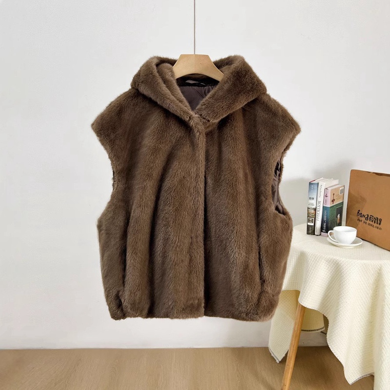 New Spring Hooded Vest with Faux Mink Fur and Snap Buttons, a Fashionable and Versatile Short Style for Wholesale New Spring Hooded Vest with Faux Mink Fur and Snap Buttons, a Fashionable and Versatile Short Style for Wholesale