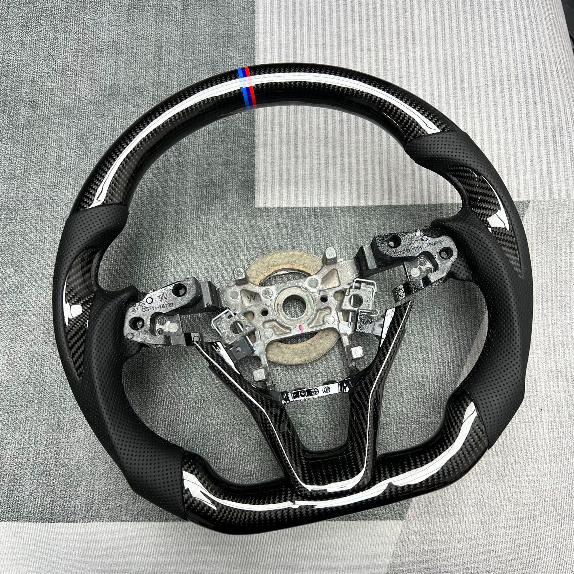 Manufacturer's Hot-Selling Custom Car Steering Wheel Suitable for Honda 10Th Generation Accord Carbon Fiber Steering Wheel Modification and Processing