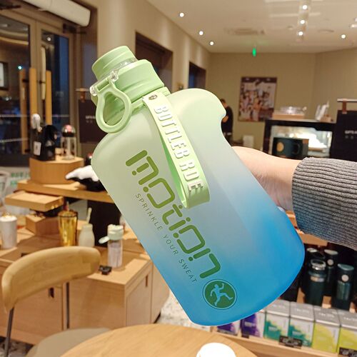 Amazon 2200ml Large Capacity Sports Water Bottle PC Material Viral Fitness Tumbler High Temperature Resistant