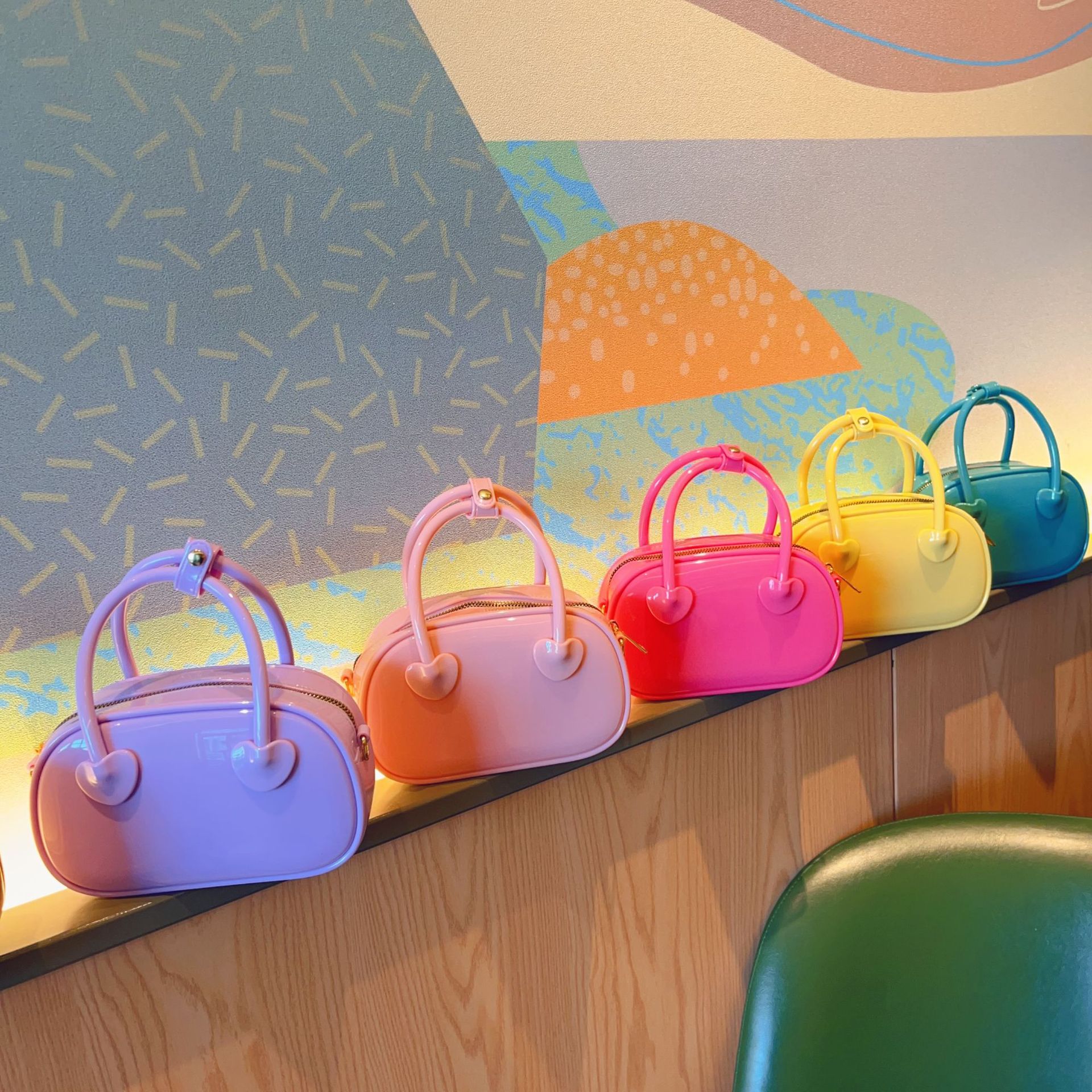 2025 New PVC jelly bag, summer candy color, single-shoulder crossbody mini bag, fashionable hand-held pillow women's bag Application Scenario