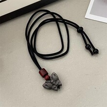 ��Ȼ�ڽ���ʯ���������ʯ�����r�аٴ���Ů����K��ʯ�朒��