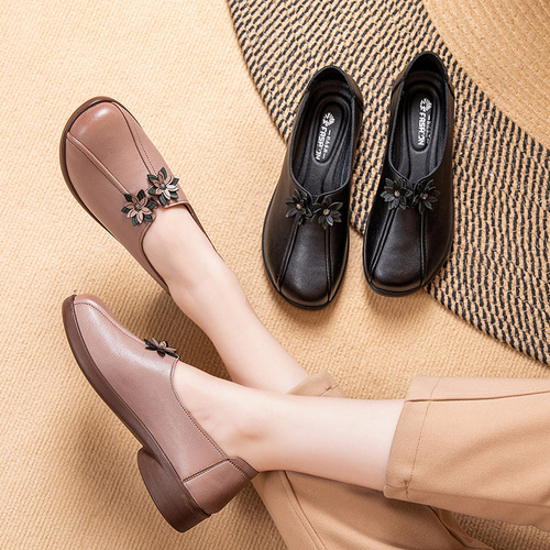 Comfortable and soft shoes for the elderly, women's genuine leather retro ethnic style leather shoes, middle-aged and elderly mother's shoes, soft soles and non-slip shoes