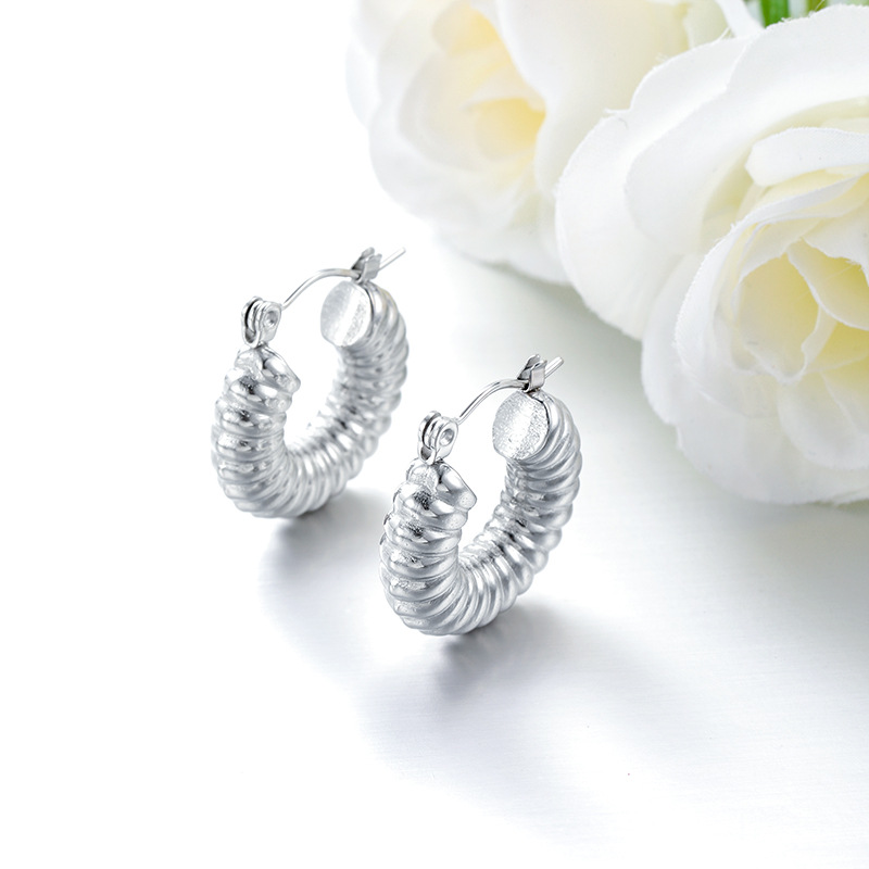 Xuping comercio exterior transfronterizo de acero inoxidable moda simple nicho personalidad fría aretes de aretes al por mayor