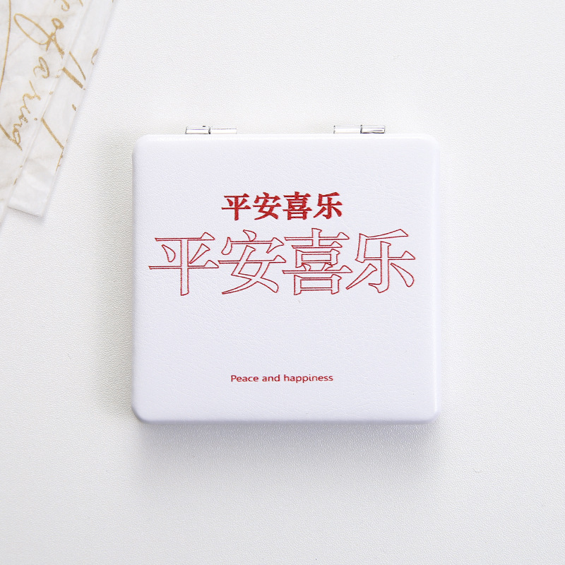 Lindo espejo pequeño Sanrio Kulomi espejo de maquillaje portátil de alto valor espejo de maquillaje portátil dormitorio de estudiantes espejo de maquillaje plegable