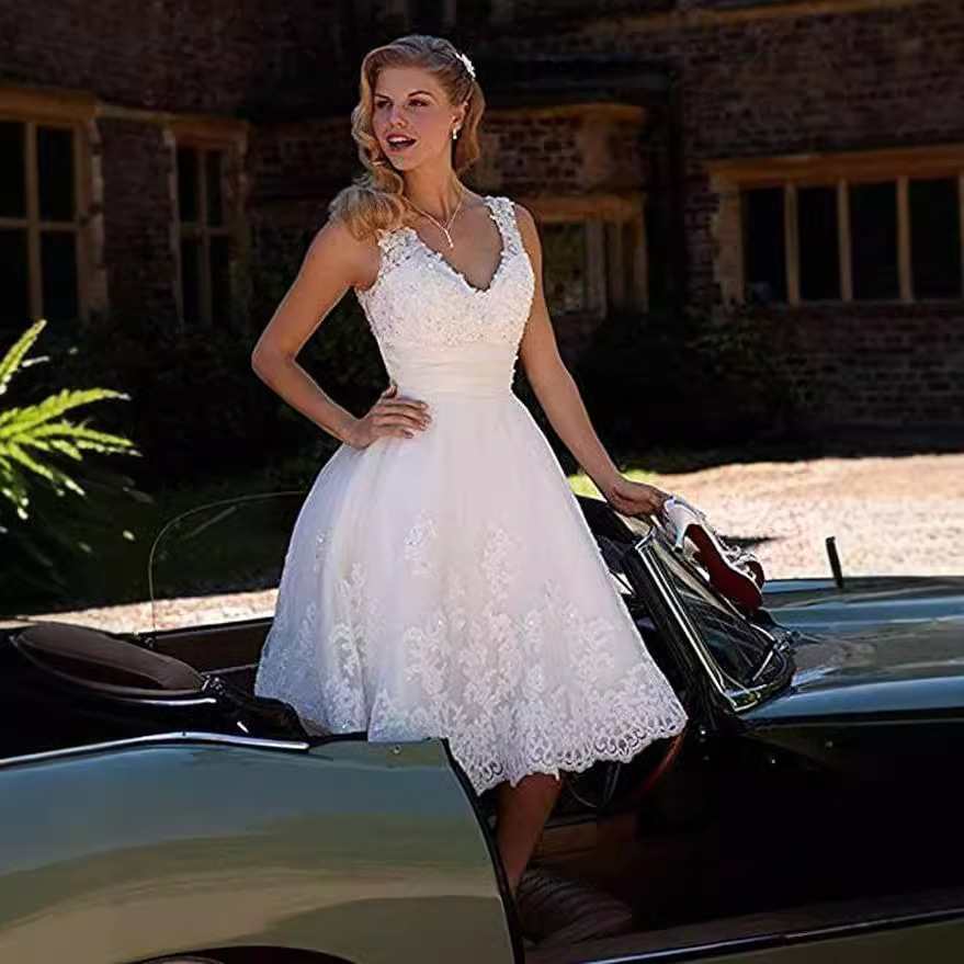 Comercio exterior europeo y americano vestido de novia de encaje corto viaje tul diamantes de imitación con cuello en V vestido de novia vestido retro image 1