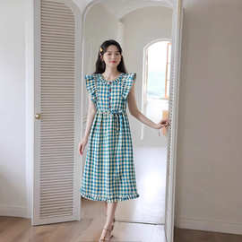 小清新日系度假复古飞飞袖裙子女2025夏季新款格子显瘦气质连衣裙