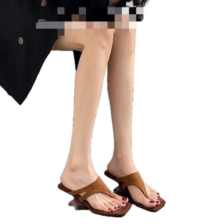 Zapatillas francesas de calzado de calzado para mujeres de verano 2026 nuevas zapatillas de tacones altos y zapatillas de playa sexy