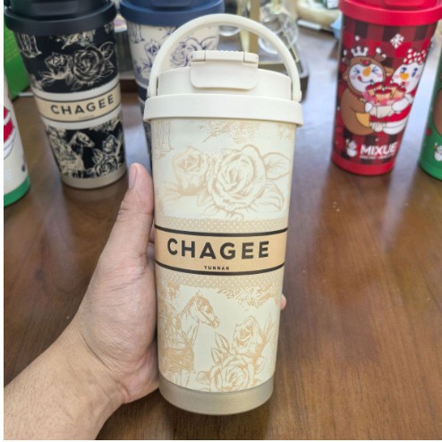 노란색 대군주 차 소녀