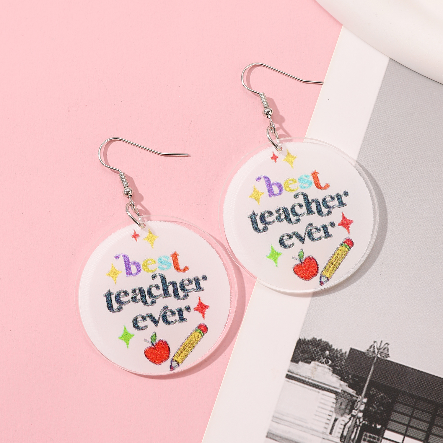 Boucles d'oreilles en acrylique avec lettres colorées de campagne MAMA, cadeau pour la fête des mères et des enseignants_voghion.com