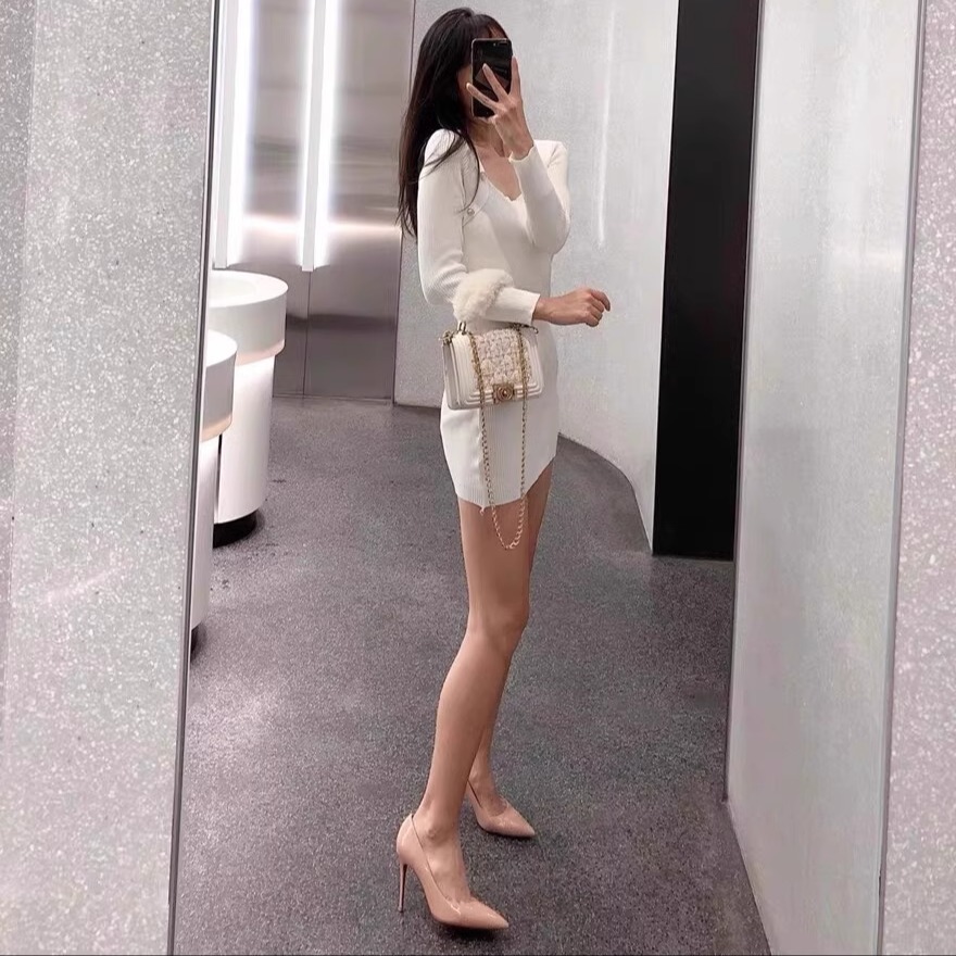 奈派の黒い先の赤い底のハイヒールの女性の2024早春の新型のセクシーな百合の細いかかとの浅い口の側の空の靴